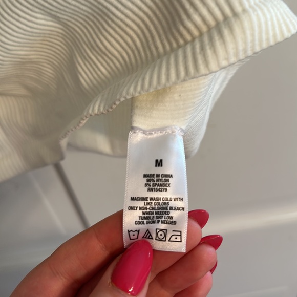 Aeropostale Seamless High Neck Tank | Size M - Picture 4 of 5